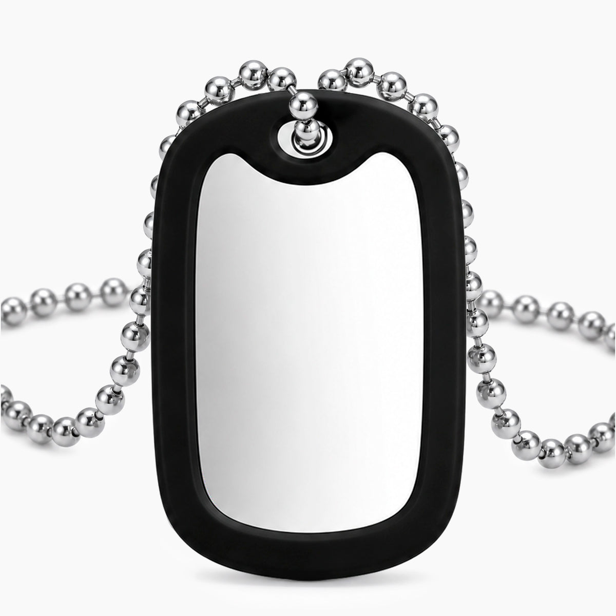 Collar personalizable con placa militar y cierre tipo canoa.
