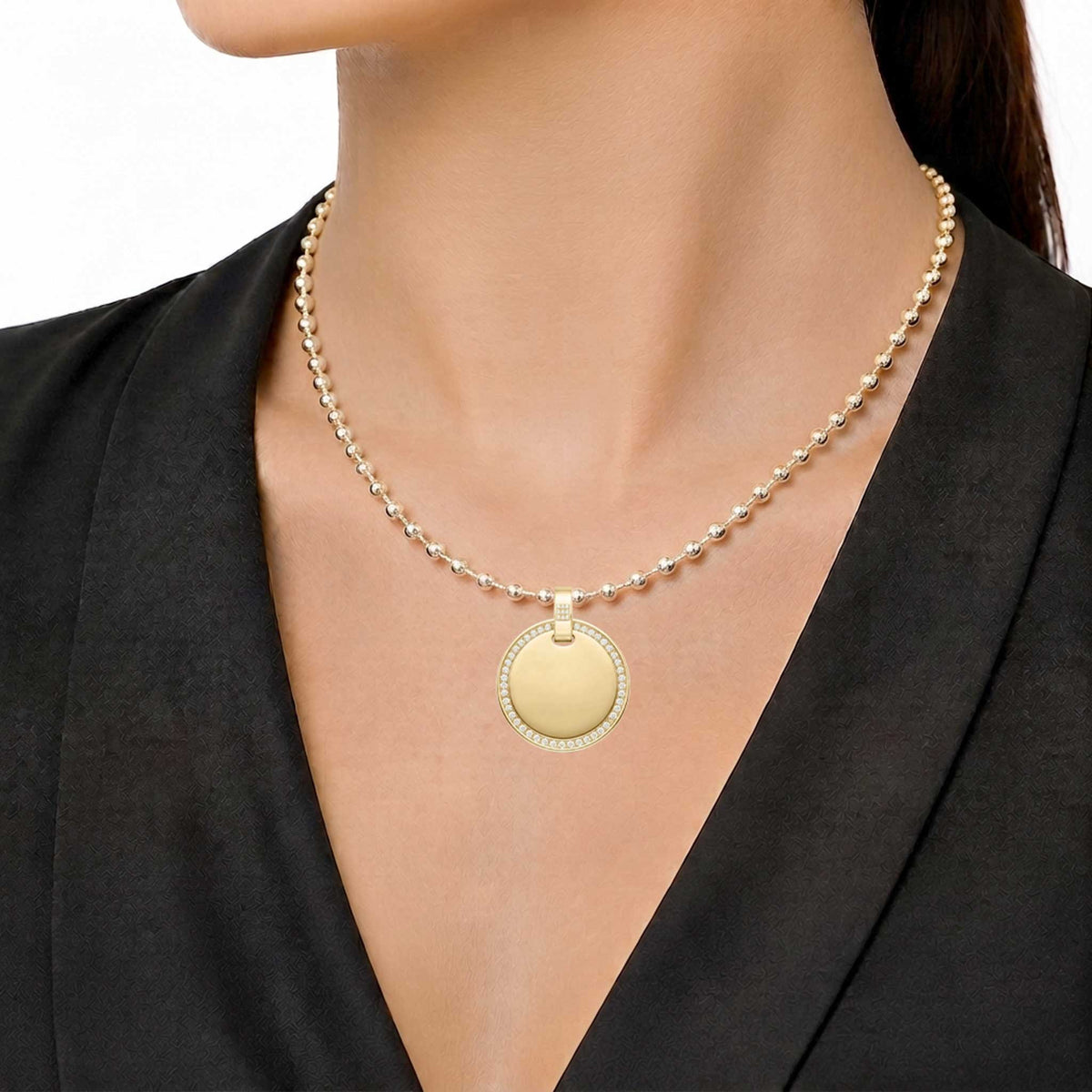 Dije personalizable redondo con zirconitas revestido en oro