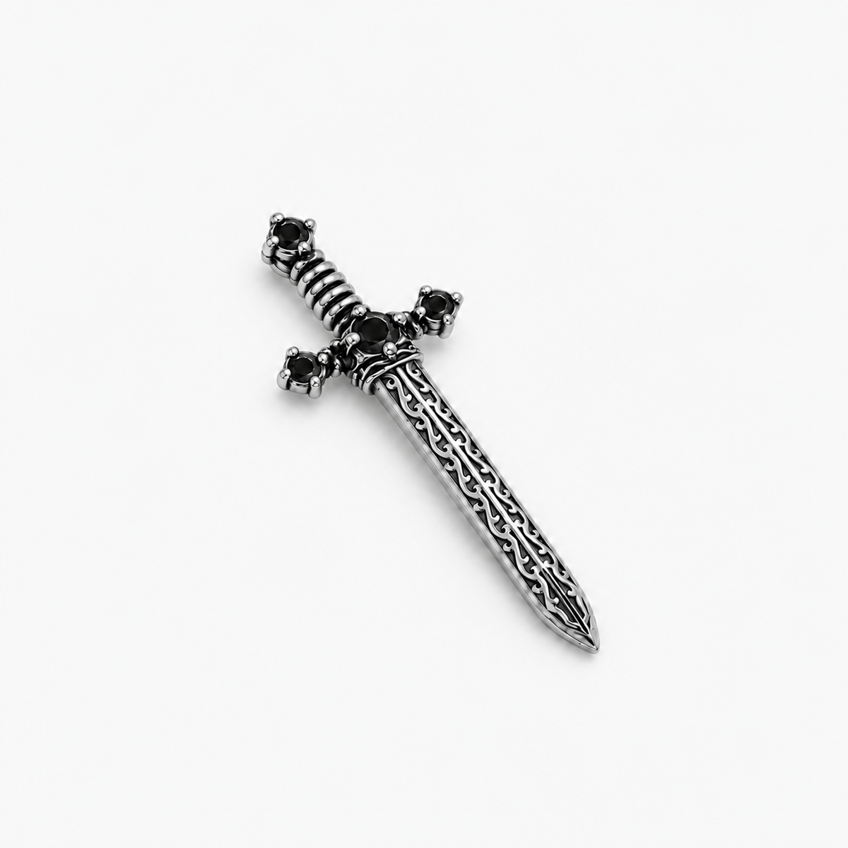 Dije de espada gótico con zirconias negras